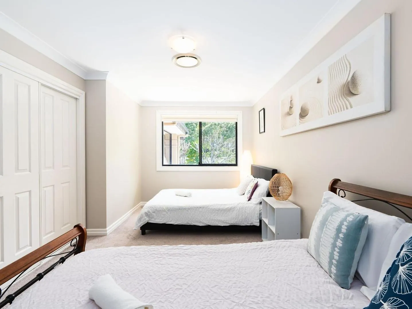 4-Bedroom House @ Brookwater Bellbird Park Holiday home