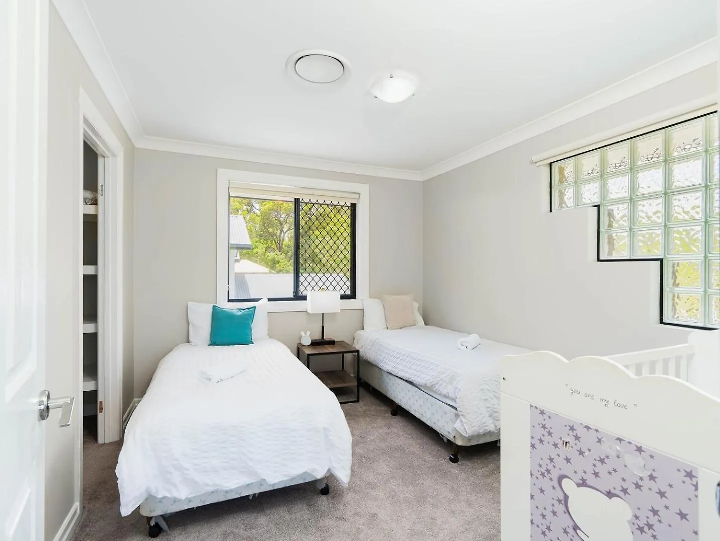 4-Bedroom House @ Brookwater Bellbird Park Holiday home
